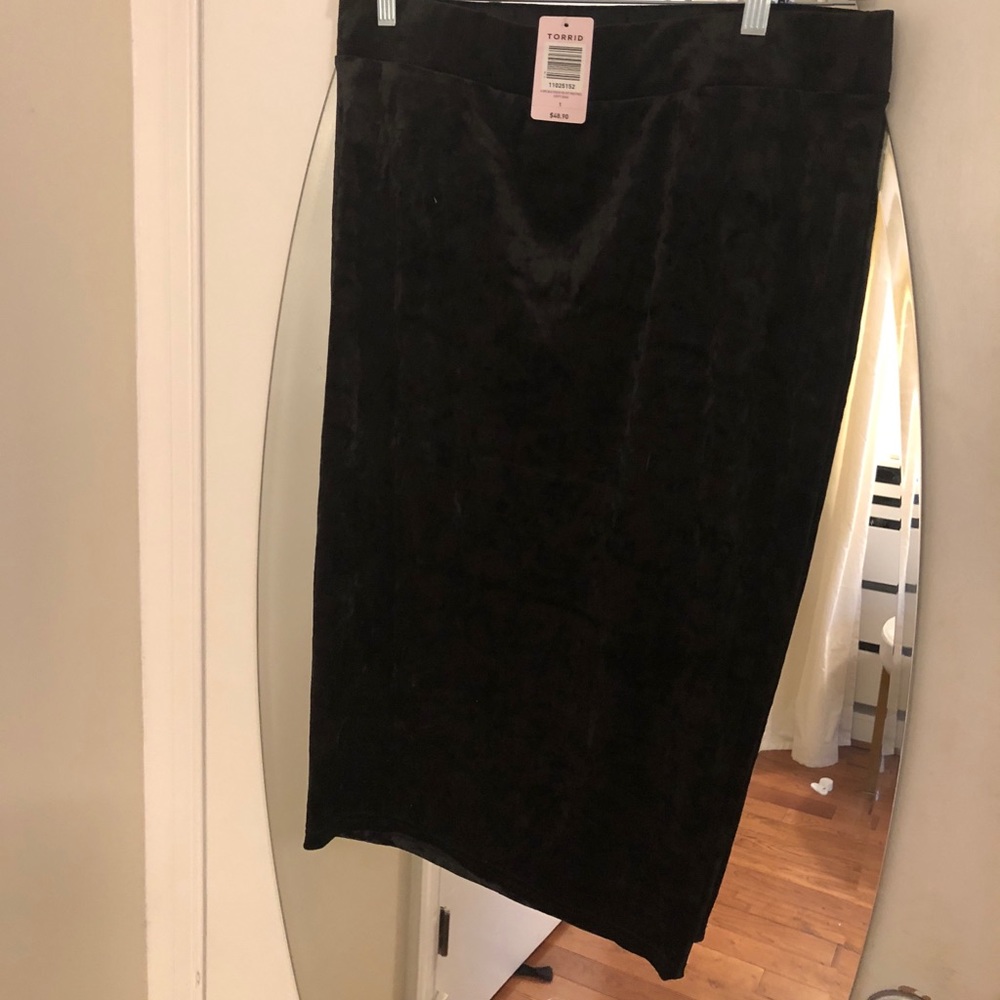 Torrid Velvet pencil skirt black so 1 NWT